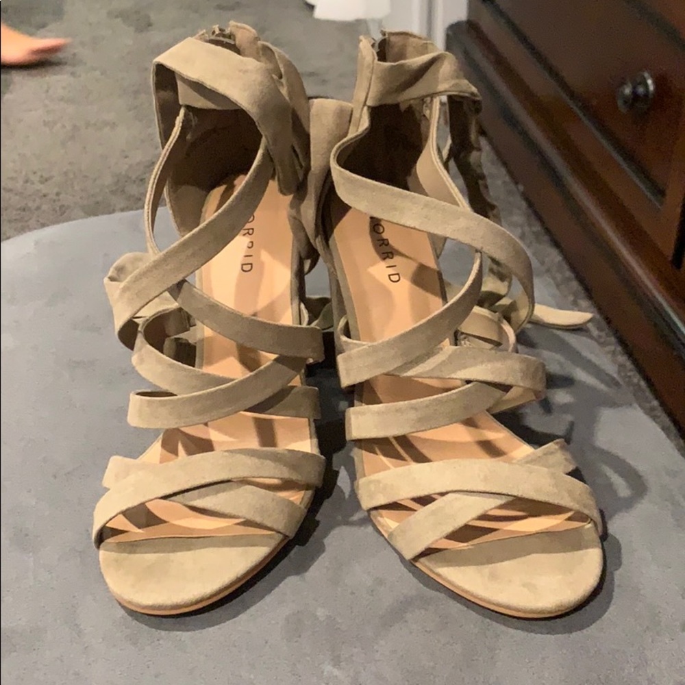 Cognac strapping heel — size 8W